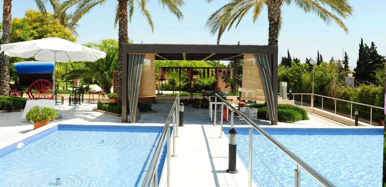 Lago de los jardines de Aquario para el aperitivo del bautizo